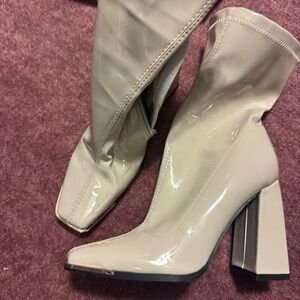 Elegant Beige Women's Boots